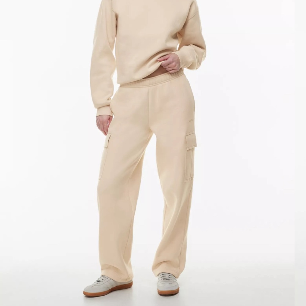 Aritzia Fleece Cargo in Cream